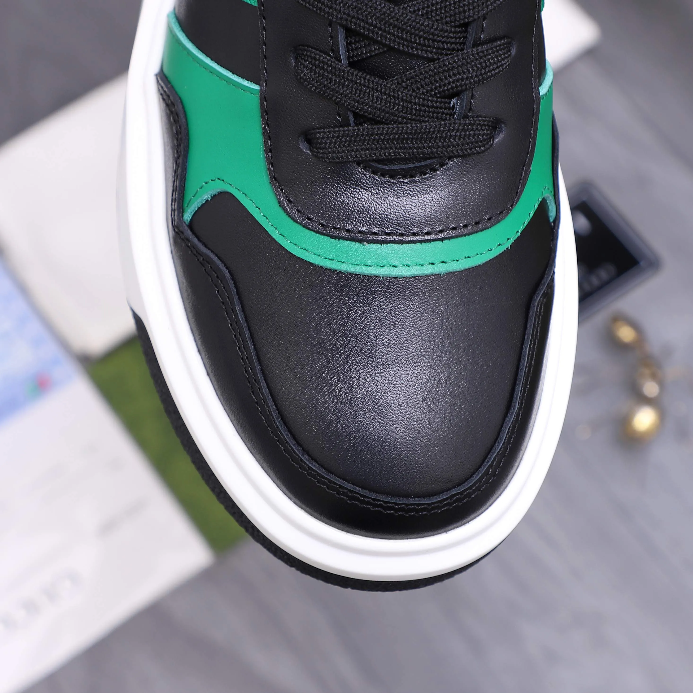 Men's shoes 💰460 Product trademark: GUCCI "Gucci" men's casual sneakers Regular size: 38-44 Product materials: Selected cowhide stitching upper, sheepskin lining, rubber outsole